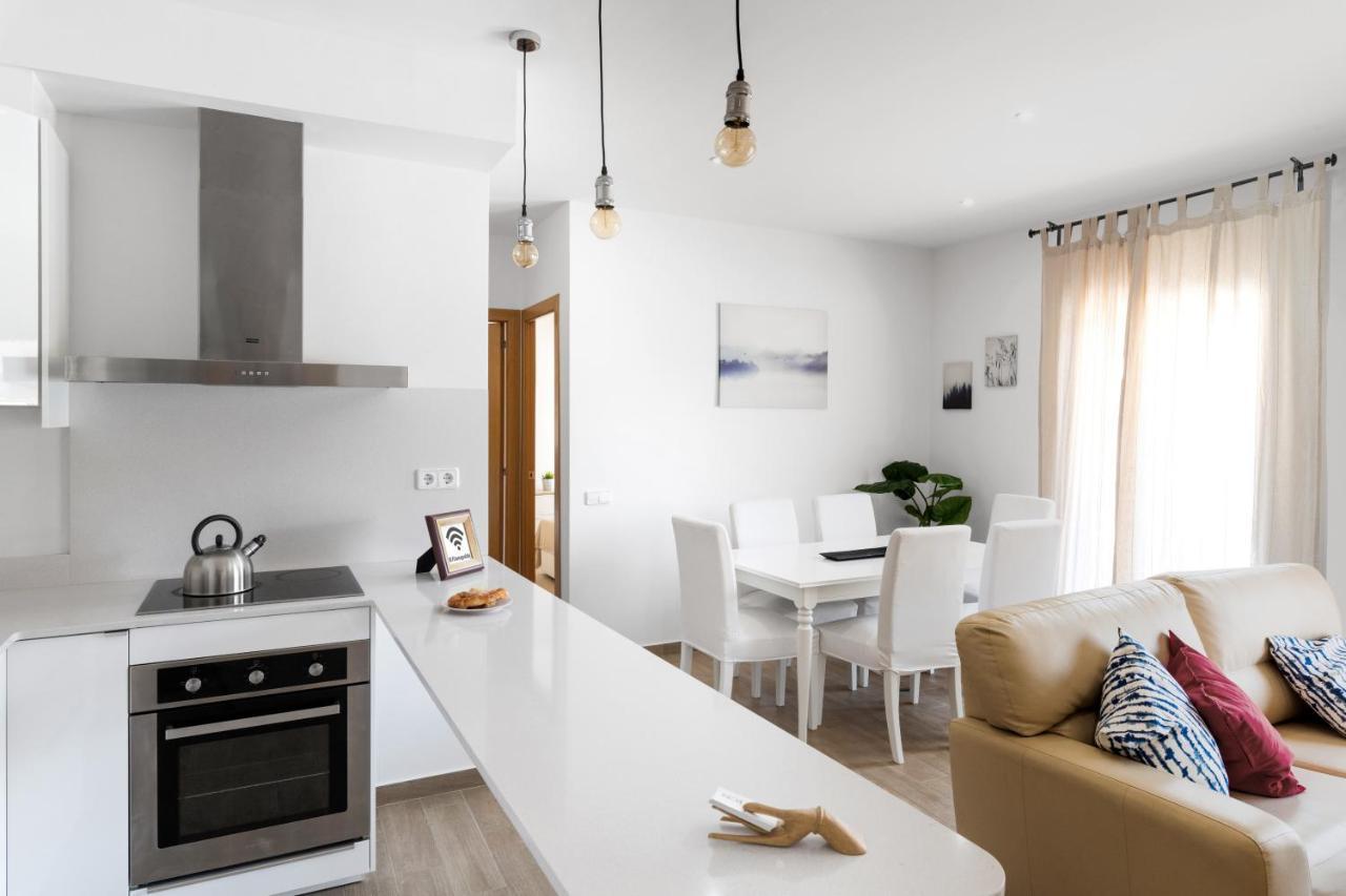 Maka Beach Apartment V كاستيلديفيلس المظهر الخارجي الصورة