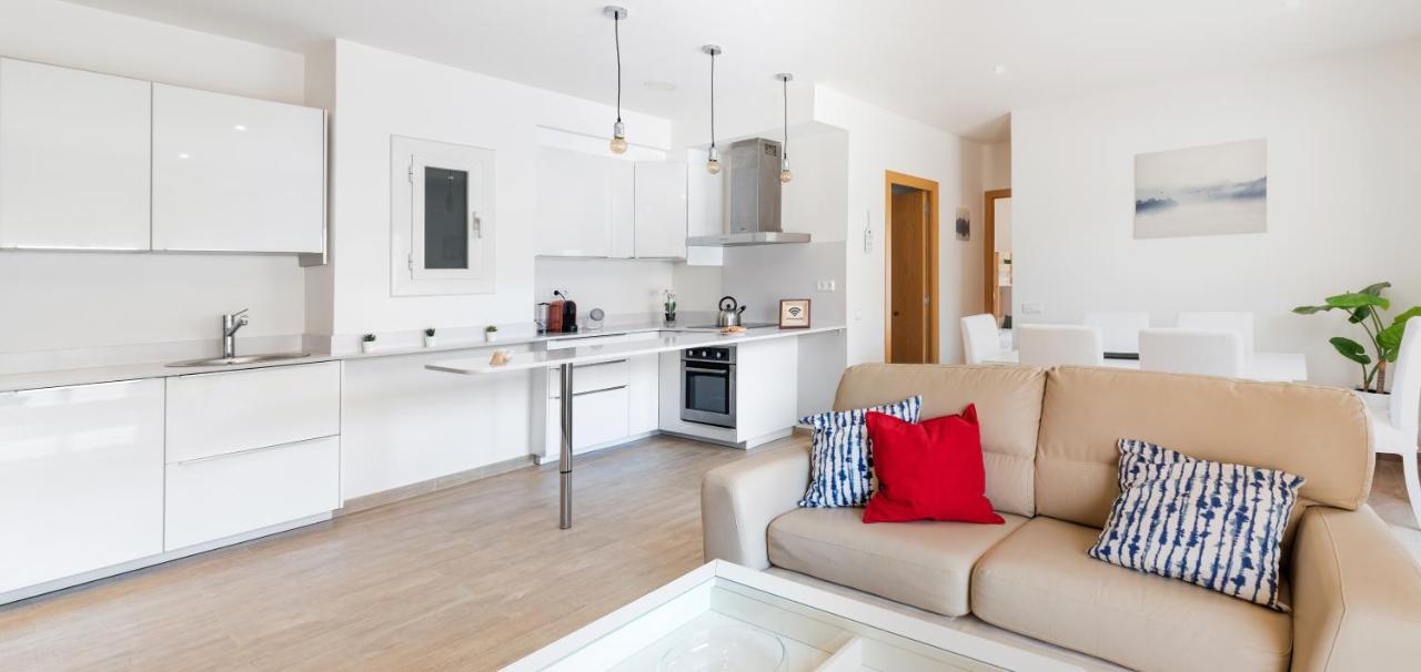 Maka Beach Apartment V كاستيلديفيلس المظهر الخارجي الصورة