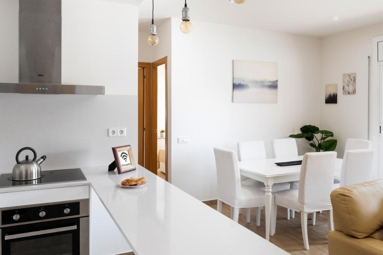 Maka Beach Apartment V كاستيلديفيلس المظهر الخارجي الصورة