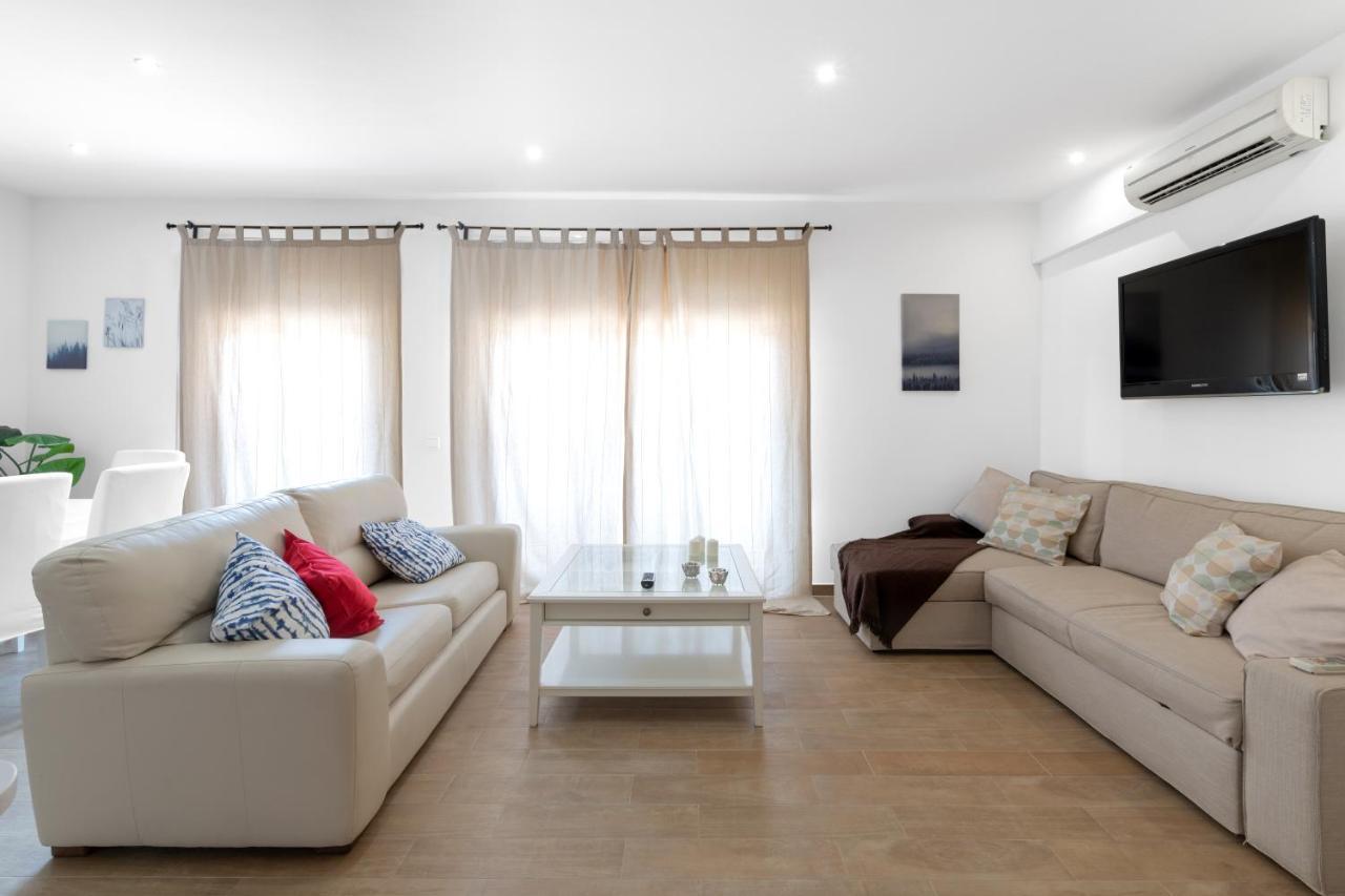 Maka Beach Apartment V كاستيلديفيلس المظهر الخارجي الصورة