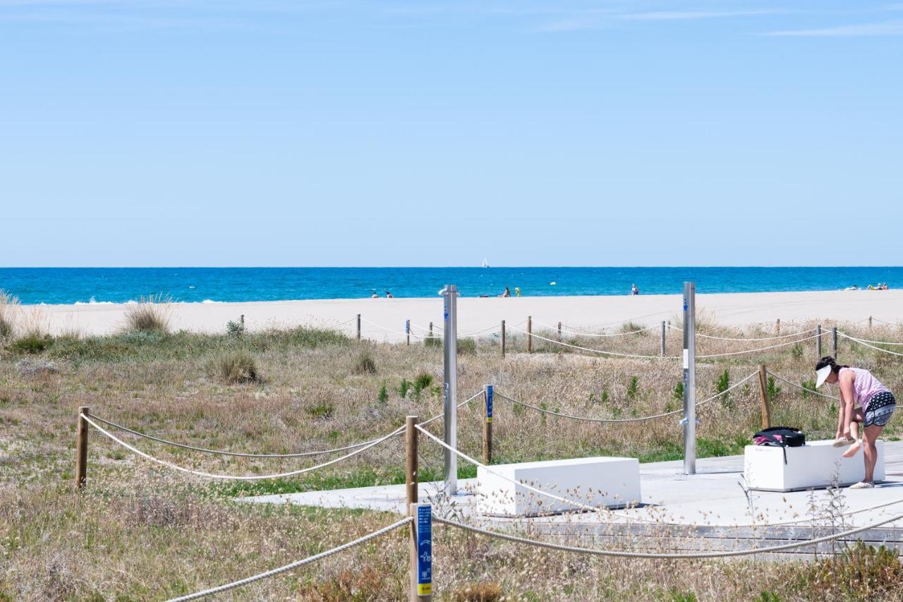 Maka Beach Apartment V كاستيلديفيلس المظهر الخارجي الصورة